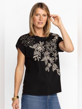 Johnny Was Addison Relaxed Tee
Sun
Floral
Celestial
Black White
Boho
Festival
L